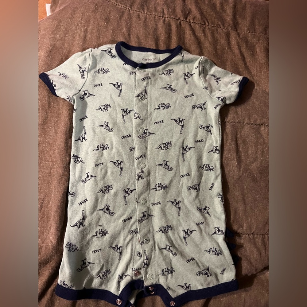 Carters 18 month jumper with snaps.
